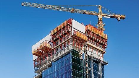 For the new landmark of the district, PERI engineers developed a climbing formwork solution on the basis of the RCS Rail Climbing System. The continuous guidance of the units on the building ensured safe climbing procedures even during strong winds.