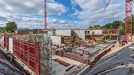 Bei der Ausführung der komplexen Rohbauarbeiten unterstützt PERI den raschen Baufortschritt mit umfassenden Schalungs- und Gerüstlösungen sowie einem kompetenten Baustellensupport.