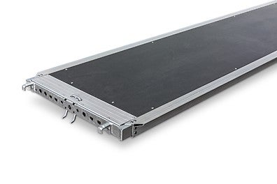 Der PERI UP Composite Belag zeichnet sich durch seine Komfortabilität, Langlebigkeit und einfache Reinigung aus. 