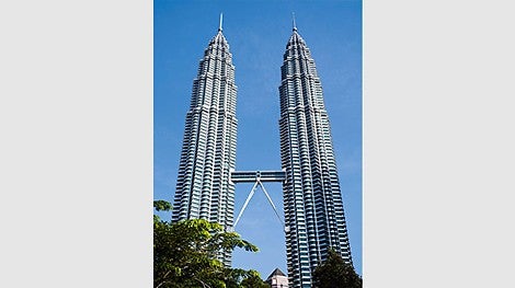 &lt;p&gt;Kod izgradnje tada najvi&amp;scaron;e zgrade na svijetu (452 m) u Kuala Lumpuru u Maleziji primjena ACS samopenja-&lt;br /&gt;<br/>jućeg sistema omogućila je nesmetan tijek gradnje.&lt;/p&gt;<br/>