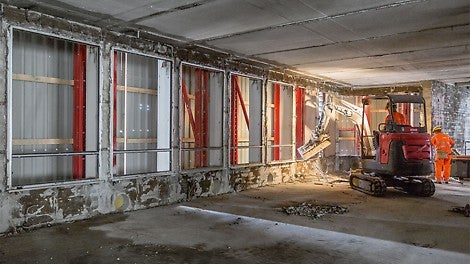 RCS tuuleseinte abil läks korraga kolme korruse lammutus ohutult ja kontrollitult. (Foto: PERI GmbH)<br/>