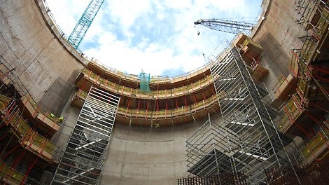 The SKS single-sided climbing system and PERI UP Access staircases providing a safe way to exit and enter the shaft at all times