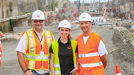 &quot;每当我回忆起这个项目，我都会感到无比的怀念、自豪和满足！当我得知自己将作为这个项目的技术经理时，我感到无比自豪，同时也有一些紧张，因为这是迄今为止派利公司获得的最大的工程项目订单，一定要完美！ 我还记得2013年年初的一天，项目正如火如荼的进行，我们来到工地。满载土方的卡车向我们驶来，停在坡道上，菲德尔不得不停下皮卡: 1.5公里长，满眼都是混凝土和模板，工程车辆看起来就像玩具车，工人就像蚂蚁一样小，我们非常震惊，但我们没有一个人多说什么。&quot;