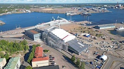 Projektin vaatimat jopa 43 metrin jännevälit toteutettiin PERI UP LGS 150 -sääsuojalla. 