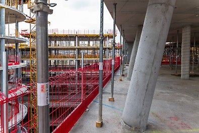 PROKIT EP 110 als Sicherheitssystem für den temporären Seitenschutz | <br/>PEP Ergo für die schwerpunktmäßige Deckenunterstützung 