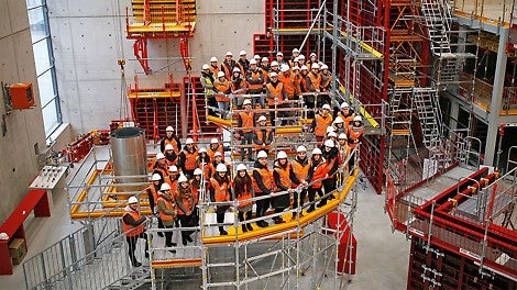 Program każdego ze szkoleń w siedzibie głównej PERI w Płochocinie przewiduje prezentację najnowocześniejszych systemów deskowań i rusztowań w nowo wybudowanej hali wystawowej.