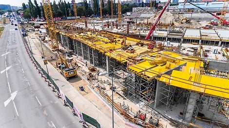 Na stavbu Národného futbalového štadióna bolo do konca júla 2017 spoločnosťou PERI dodaných viac ako 16 km priehradových nosníkov GT 24 a viac ako 4 km nosníkov VT 20, ktoré boli podopierané nosnou konštrukciou zo systému PERI UP Flex.