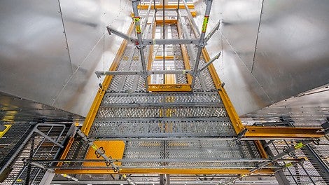 For the spatial scaffolding of the filter funnel, the metric grid system of the PERI UP scaffolding system which allows the bay widths to be divided as required is a particular advantage.