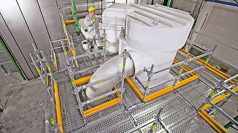 Podlahové zarážky v modulových rozměrech ohraničují plochu podlahy.<br/>