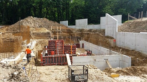 Pri debnení stien bolo použitých 177 m² stenového debnenia MAXIMO a 212 m² stenového debnenia TRIO