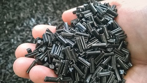 Bednění DUO je vyrobeno z technopolymerů, to zajišťuje materiálu vysokou odolnost proti vlhkosti a také vysokou flexibilitu v produktovém designu.