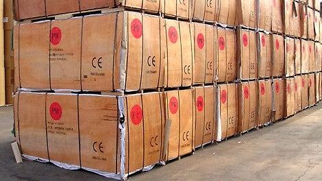 PERI:n vanerivarasto Bremerhavenissa, Saksassa