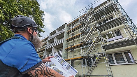 Das vorlaufende Geländer ist laut Kai Flößner mit dem Easy Stiel einfach top gelöst. Er sieht darüber hinaus viele Besonderheiten des PERI UP Gerüstbaukastens.