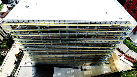 Фасадно скеле от система PERI UP Easy