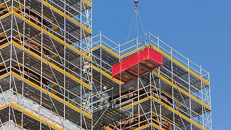 Project-specific PERI UP industrial scaffold solutions accelerate working operations and increase safety levels.