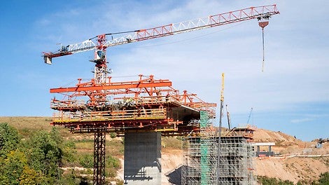 &lt;p&gt;Строительство моста проходит в 50 км от г. Казань - 7 этап 586-км. Данный участок входит в состав масштабного проекта по строительству скоростной автомобильной дороги М-12 Москва-Нижний-Новгород-Казань.&lt;/p&gt;<br/><br/>&lt;p&gt;&lt;a href=&quot;https://live.peri.cloud/author/peri_ru/projects/most-cherez-osipov-ovrag.html&quot;&gt;Подробнее&lt;/a&gt;&lt;/p&gt;<br/>