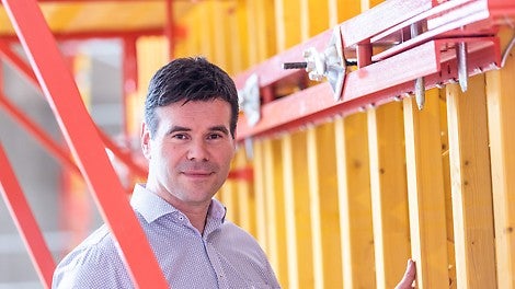 <br/>&quot;大约五年的时间里，施工计划一直停滞不前。因为大家认为那个复杂双曲面结构根本无法用混凝土进行浇筑，简单来说，就是弯曲程度过大，技术无法实现。但我们和派利英国的同事们一起，成功地把看似不可能的事情做成了。当V&amp;A博物馆开幕时，连德国的电视台也在晚间新闻里报道了这项建筑技术的成就，这让我们非常自豪！&quot;