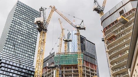 Unter dem Motto „Lebe die Stadt“ streben in Zukunft vier futuristische Türme des Projekts FOUR mit einer Höhe von bis zu 233 m im Herzen der Frankfurter Skyline in die Höhe. 