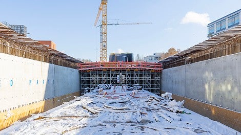 Um die anspruchsvolle Sichtbetonarchitektur und die bei Tunnelbauprojekten notwendigen, massigen Stahlbetonbauteile mit hohem Bewehrungsgrad in Einklang zu bringen, ist eine besondere Herausforderung.