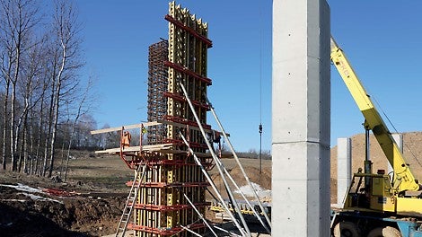 Bednicí forma nastavená pro vyšší takt pilíře.