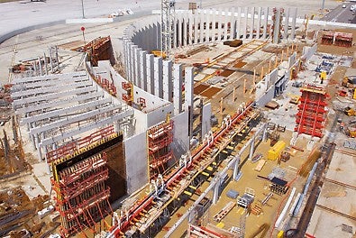 The semi-circular positioned reinforced concrete columns were concreted in one pour over the entire height of 11.75 m.