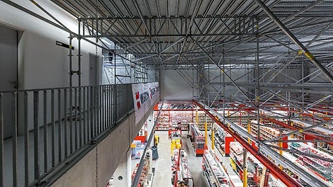 Der Übergang zur seitlichen Galerie wurde mithilfe des modularen PERI UP Flex Systemgitterträgers ULS realisiert.