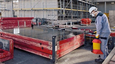 Öljy tulee levittää ohuesti ja tasaisesti. Soveltuu käytettäväksi vain PERI:n ruiskuvälineiden ja -suuttimen kanssa.<br/>