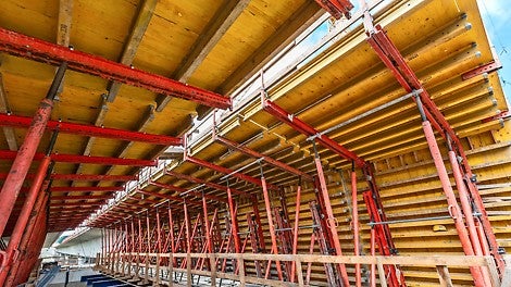 Wytwórnię wykonano przy pomocy deskowania VARIO - pierwomontaż paneli odbył się w Centrum Logistycznym PERI Jaworzno. Fot. Wojciech Dziedzic