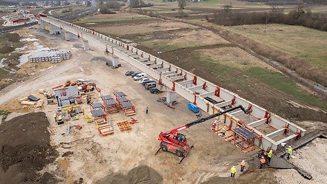 The HŽ-2 overpass in Križevci is an important element in establishing an uninterrupted link between Zagreb and the Hungarian border. <br/>(Photo: PERI SE)