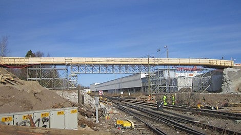 LGS-ristikkopalkeilla voidaan toteuttaa pitkiä jännevälejä niin sääsuojauksessa kuin työtasojen tai kulkuteiden alla.
