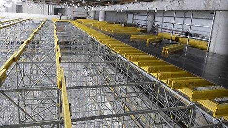 קירוי מגדלי תמיכה ופיגום היקפי מסוג פרי אפ, על ידי קורת ראשיות ומשניות מסוג VT20 ועליהן לביד בעובי 21 מ"מ מסוג PERI Q PLEX.