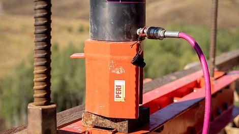 Для перемещения на следующую захватку, а также для выставления в проектное положение в системе используется более 20 гидравлических насоса.