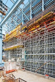 The PERI UP modular scaffolding forms the shoring for up to 5.30 m high slab in the turbine building. The legs are simply bundled together in areas of high load concentrations – the system can therefore be optimally adapted to suit the loads.