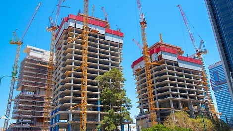 מגדלי משרדים בני 34 ו-36 קומות.