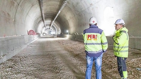 Der Zheleznitsa Tunnel ist Teil der Struma-Autobahn, die Sofia mit der griechischen Grenze verbindet. <br/>Er besteht aus zwei Tunnelröhren und ist mit einer Gesamtlänge von 2 km in einer Richtung der längste Autotunnel in Bulgarien. 