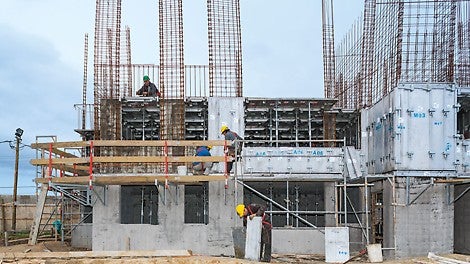 Likewise, UNO is easy to use for building multi-storey structures with the same layout.<br/>