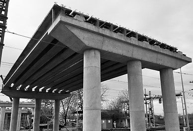 Декофриран ригел и кръгли колони