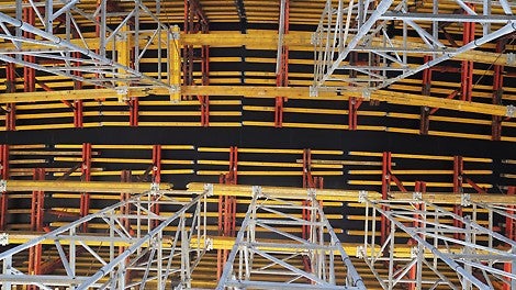 Podparcie środkowej płyty - widok od dołu.