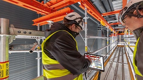 Eine detailliert vorbereitete 3D-Planung und die Verwendung der PERI Extended Experience App (XR) unterstützten die Gerüstmontage.