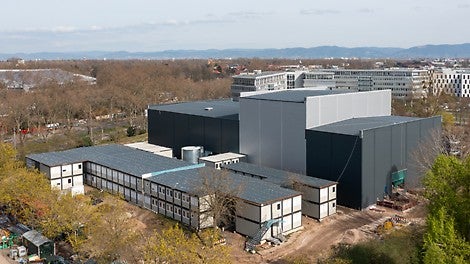 In Eigenregie: Das Nationaltheater Mannheim (NTM) realisiert am Luisenpark eine Ersatzspielstätte, genannt OPAL (Oper am Luisenpark). Für die voraussichtliche Nutzungsdauer von 4 Jahren wurde eine Leichtbauhalle errichtet, die im Innern Platz für knapp 800 Besucher und 90 Musiker bietet.