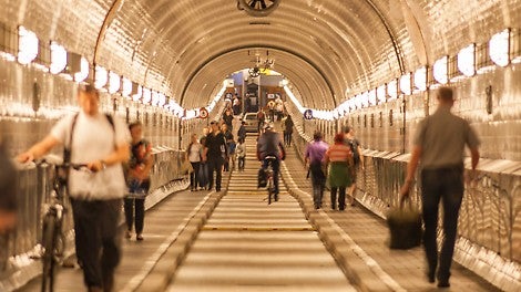 During the whole construction process, the West tunnel remained open for visitors and pedestrians.
