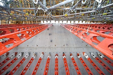 Das Absenken der Last erfolgt kontrolliert mittels Akkuschrauber.