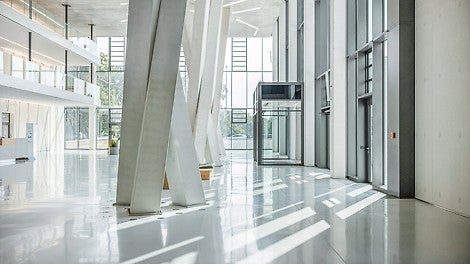 Vastavalt betooni kvaliteedi nõuetele on nähtav ainult üks raketise vuuk posti ühe külje pinnal.<br/>(Foto: Thilo Ross)<br/>