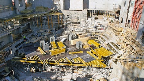 Konserttisalin tuennoissa käytettiin alimmista kerroksista lähtien ST 100 -tukitorneja.