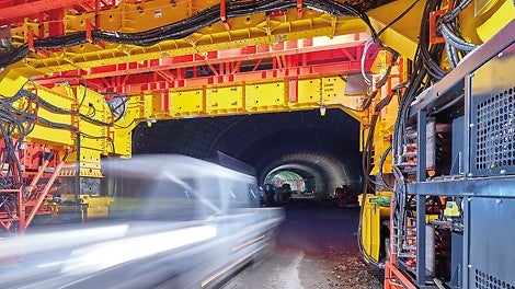 La primera sección de hormigonado se completó con éxito a mediados de noviembre de 2021. El encofrado se desencofró al día siguiente y el carro de encofrado pasó a la segunda sección de hormigonado.