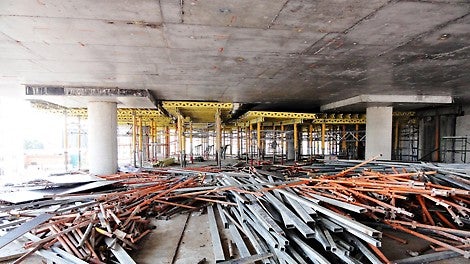 The MULTIPROP system components form the site-compliant basis for the movable, form-giving slab tables.