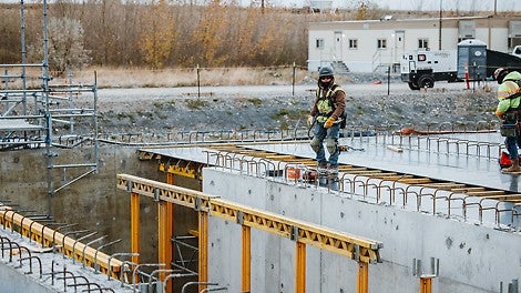 Initial setup of the MULTIFLEX system, where joists and stringers are configured to support flexible slab formwork layouts.