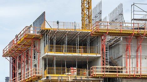 SKYDECK panelna oplata ploča sastavljena od laganih aluminijumskih elemenata osigurava jednostavnu montažu. 