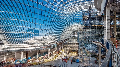 Üks Austraalia suurima kaubanduskeskuse omapäradest on laineline klaaskatus. (Foto: David McArthur Parallax Photography)<br/>