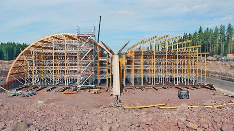 Vihersillan leveys on 35 ja pituus 55 metriä, ja se turvaa eläinten kulkumahdollisuuden tiealueen puolelta toiselle eri tasossa liikenteen kanssa.